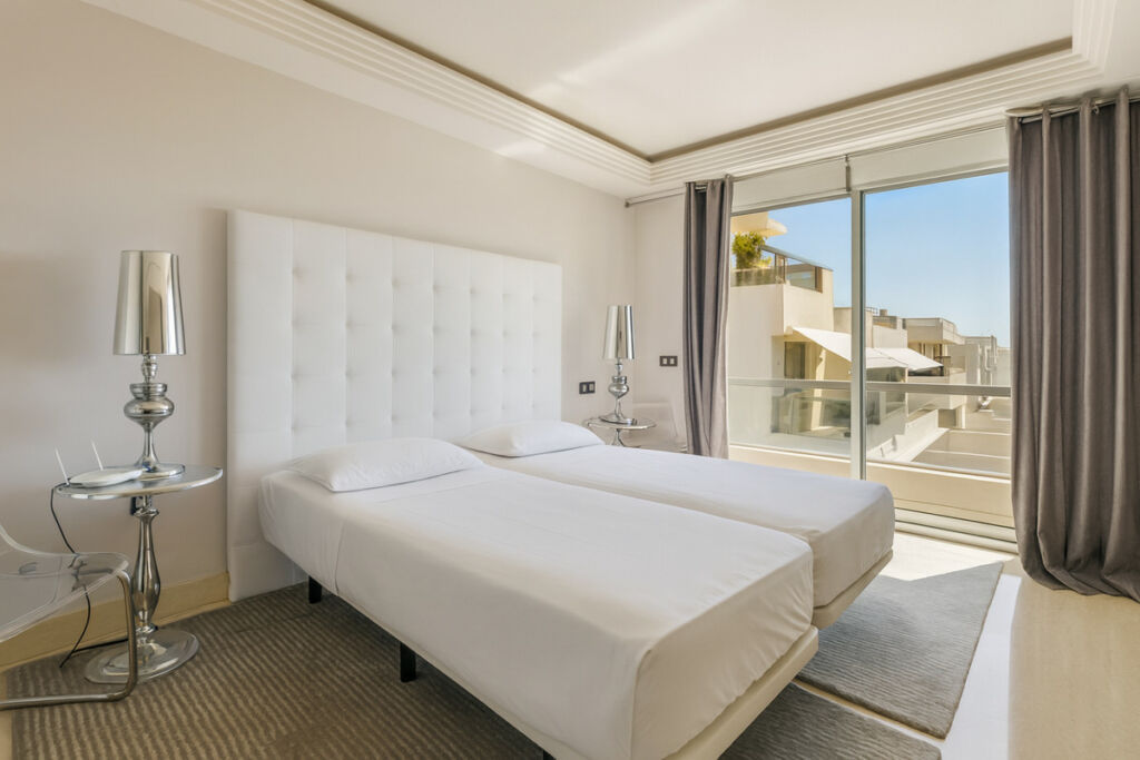 Middle Floor Apartment Benahavís Málaga - image 14