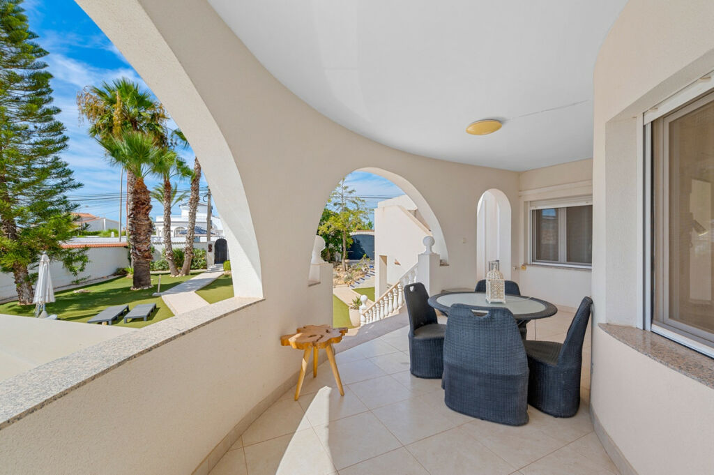Detached Villa Ciudad Quesada Alicante - image 13