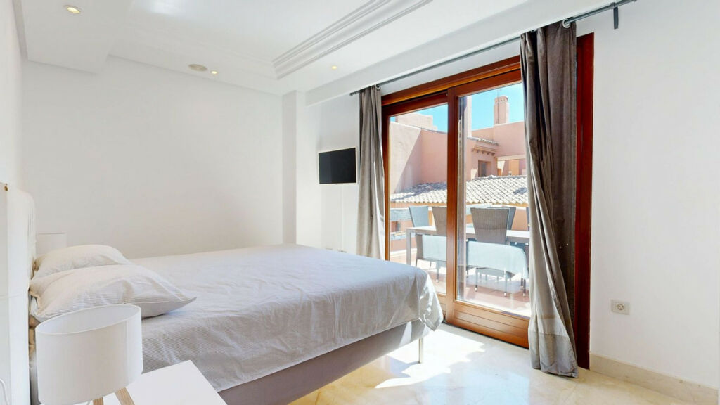 Middle Floor Apartment Estepona Málaga - image 14