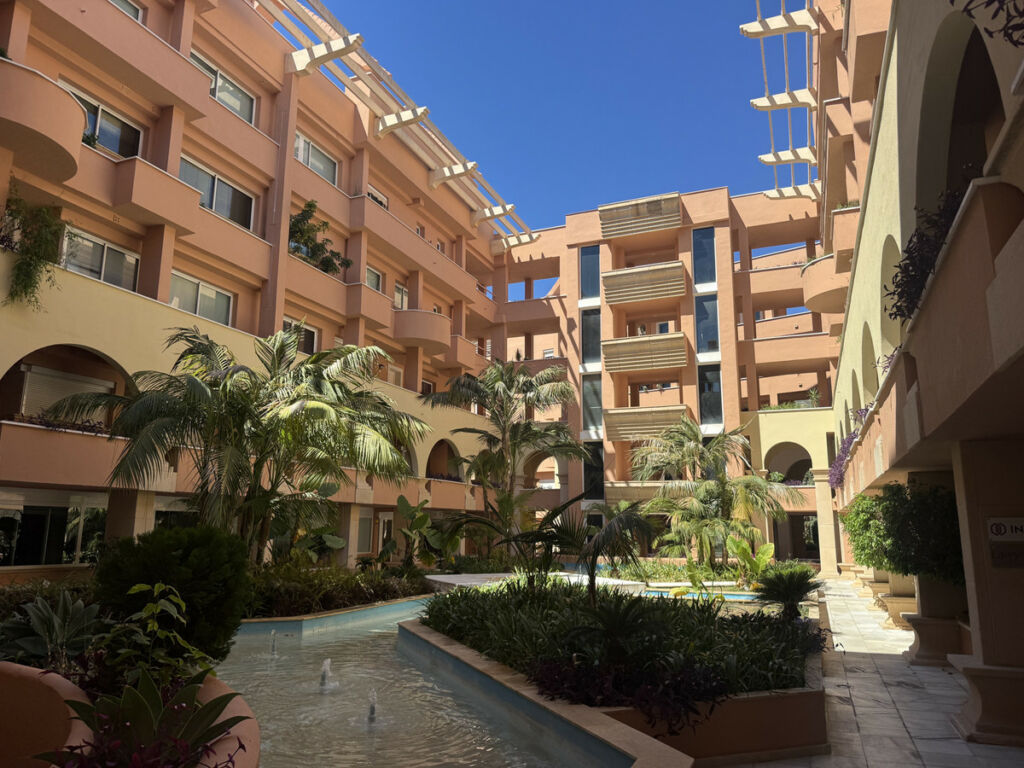 Middle Floor Apartment Nueva Andalucía Málaga - image 13