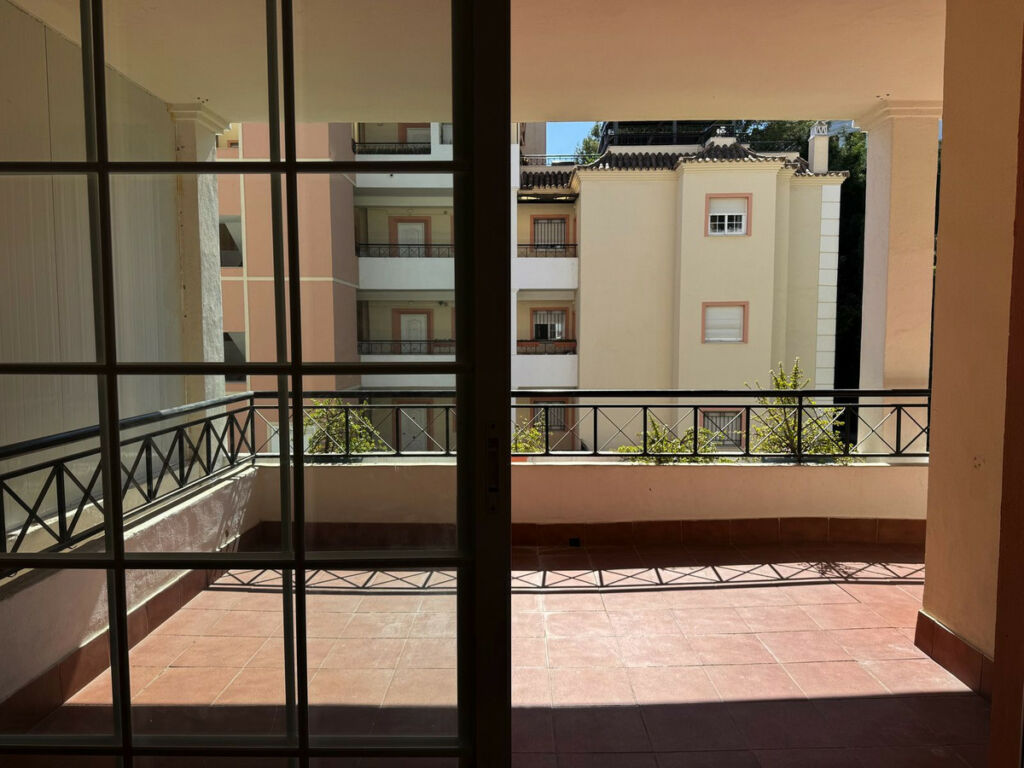 Middle Floor Apartment Las Brisas Málaga - image 14