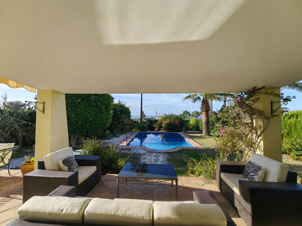 Detached Villa Estepona Málaga - image 14