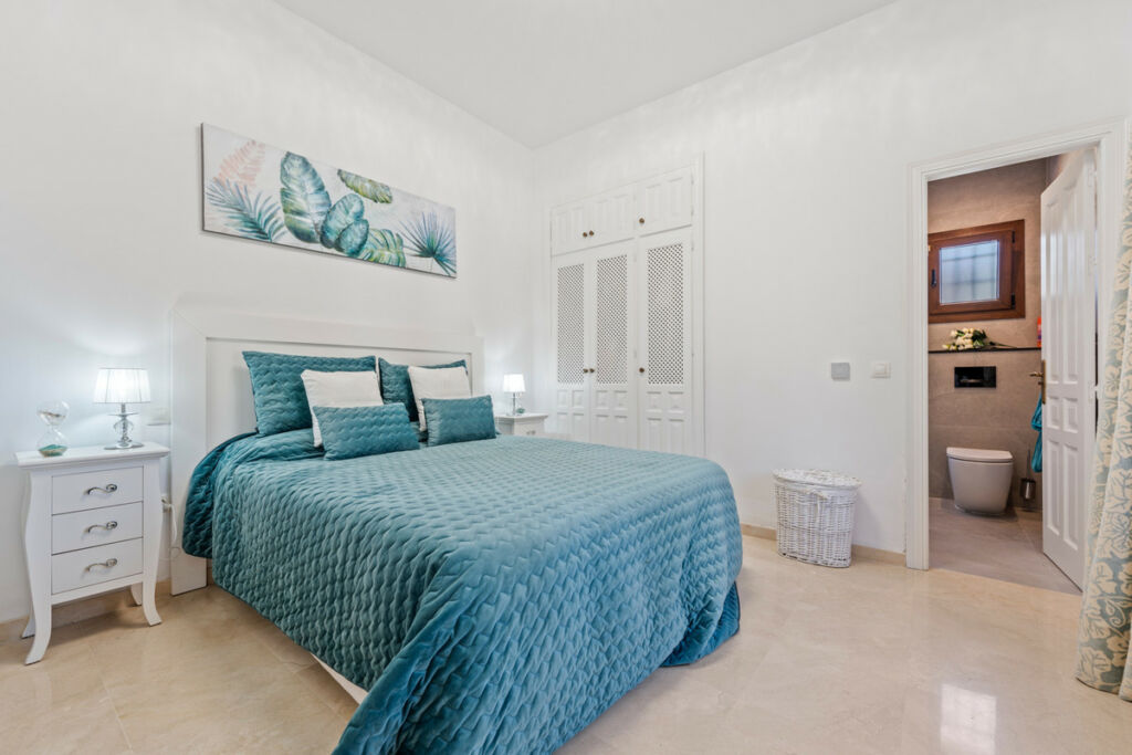 Detached Villa Sotogrande Cádiz - image 14