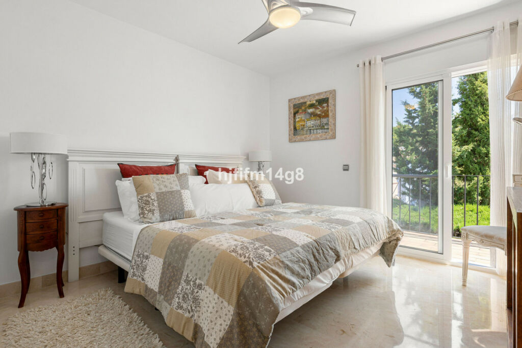 Detached Villa Nueva Andalucía Málaga - image 14