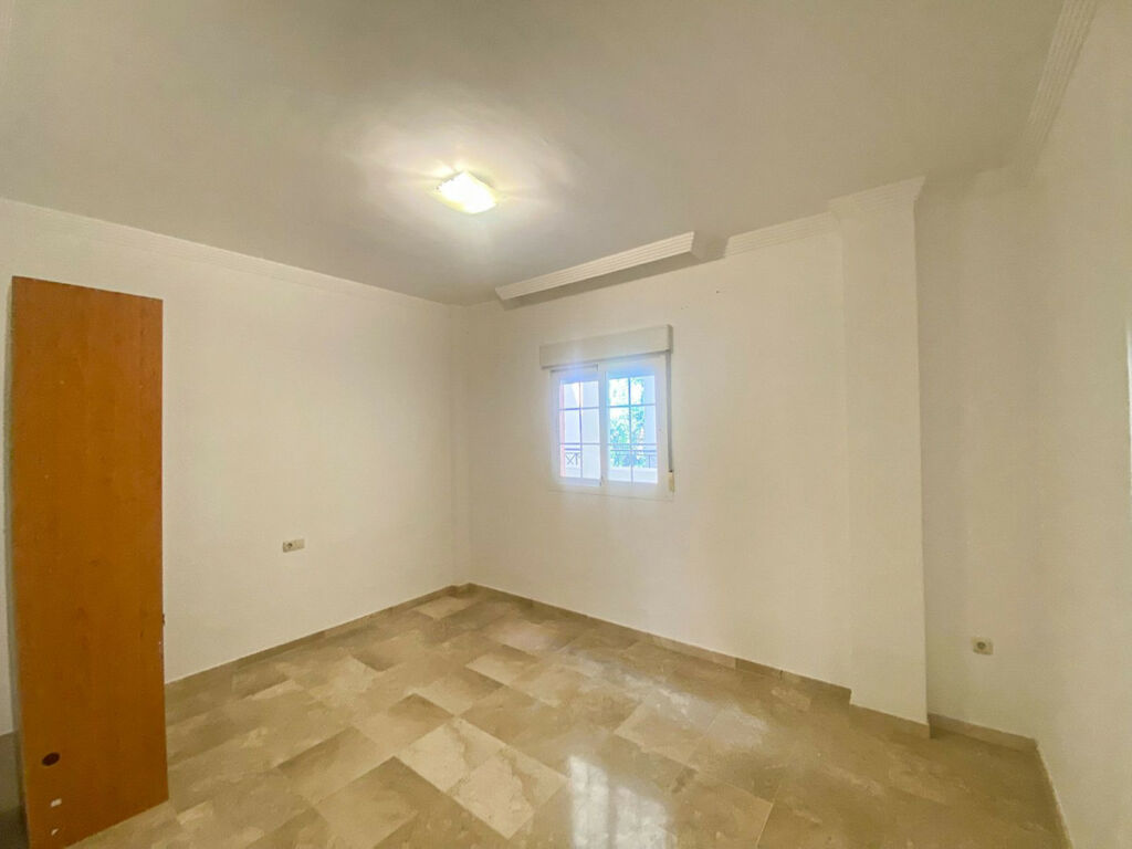 Middle Floor Apartment Nueva Andalucía Málaga - image 14