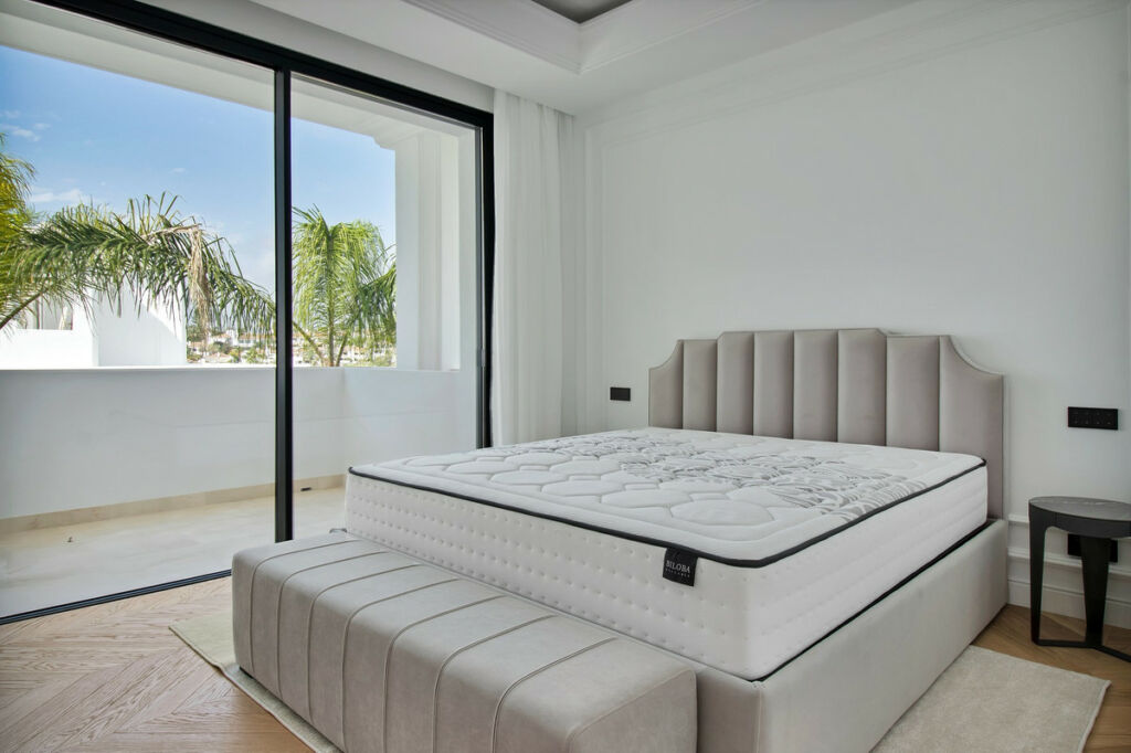 Detached Villa The Golden Mile Málaga - image 14