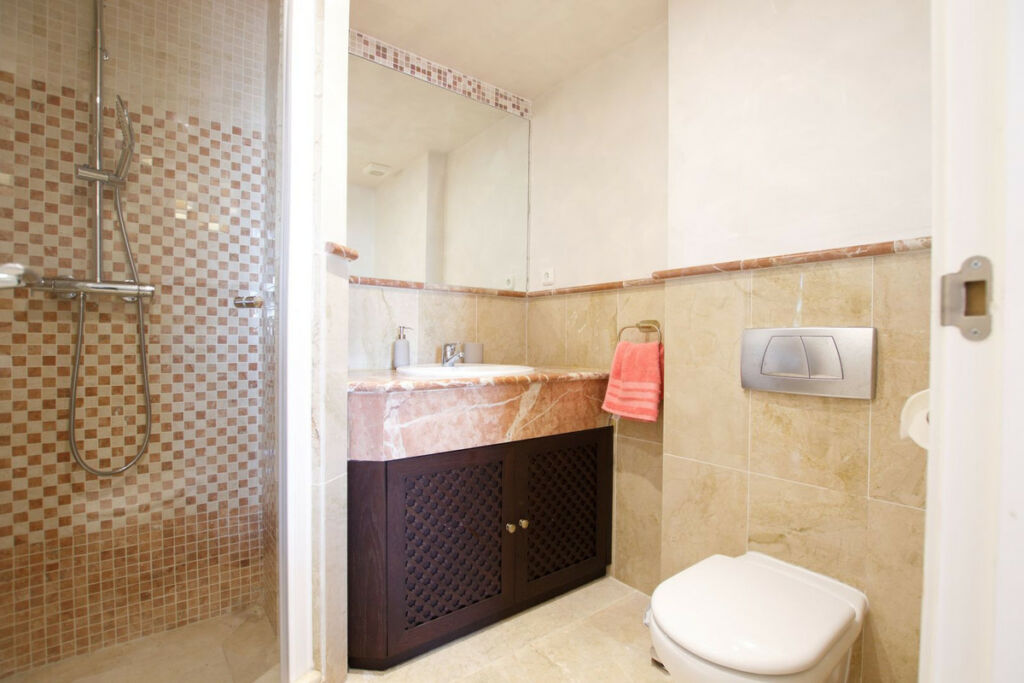 Middle Floor Apartment Calahonda Málaga - image 11