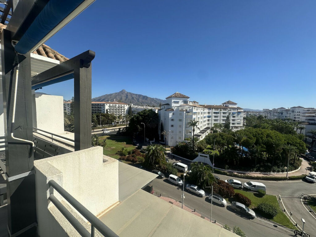 Middle Floor Apartment Puerto Banús Málaga - image 14