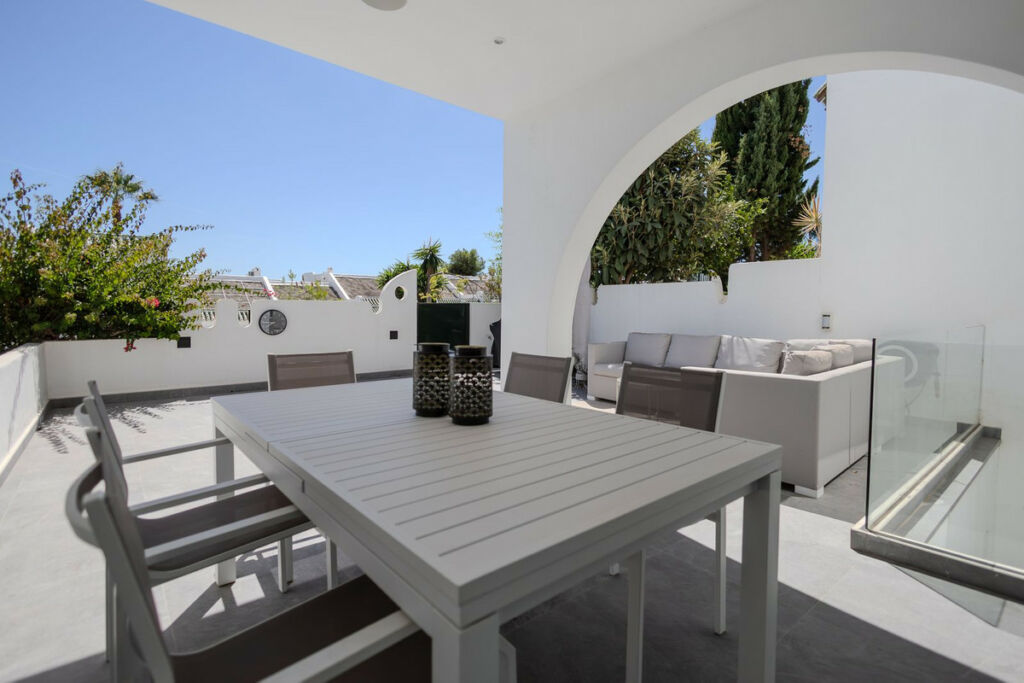 Townhouse Nueva Andalucía Málaga - image 14