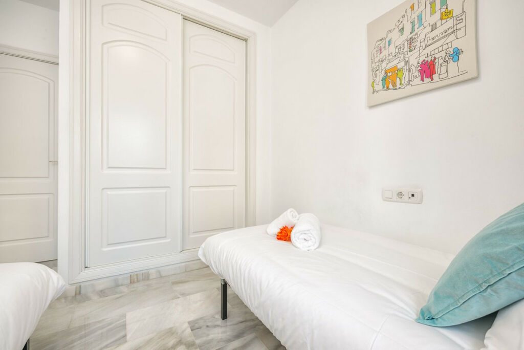 Middle Floor Apartment Calahonda Málaga - image 14