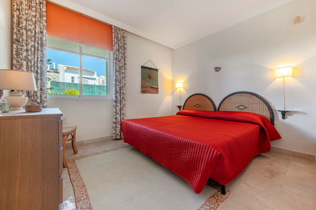 Middle Floor Apartment Nueva Andalucía Málaga - image 14