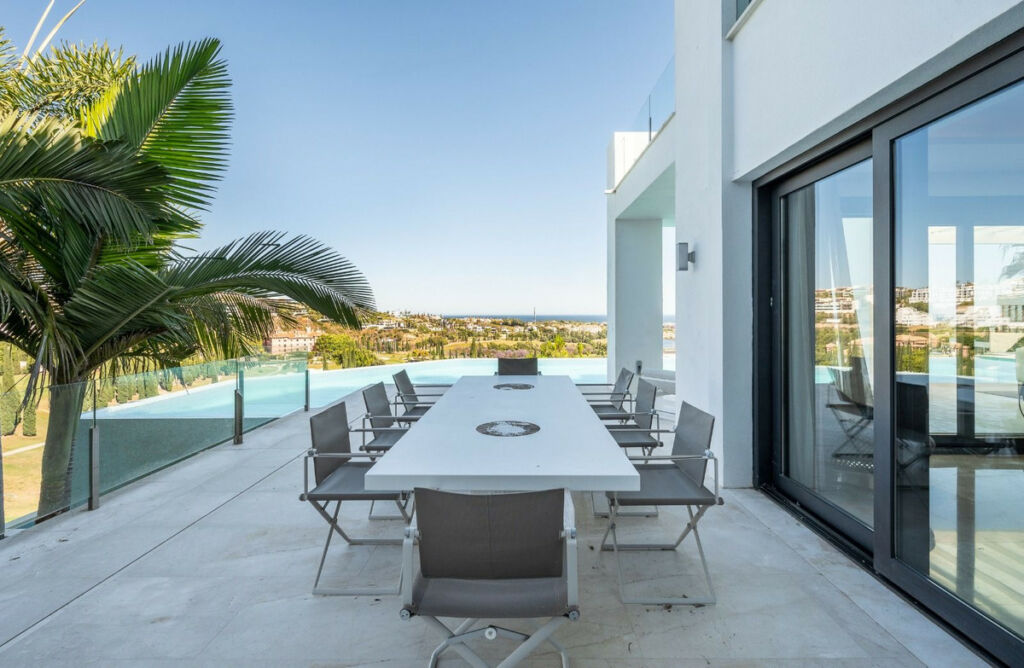 Detached Villa Los Flamingos Málaga - image 13