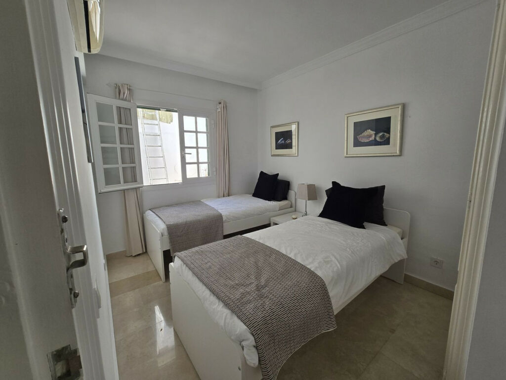 Townhouse Aloha Málaga - image 14