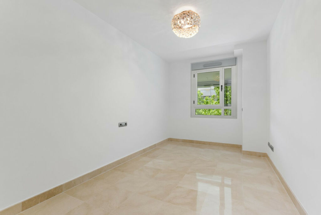 Middle Floor Apartment Marbella Málaga - image 15