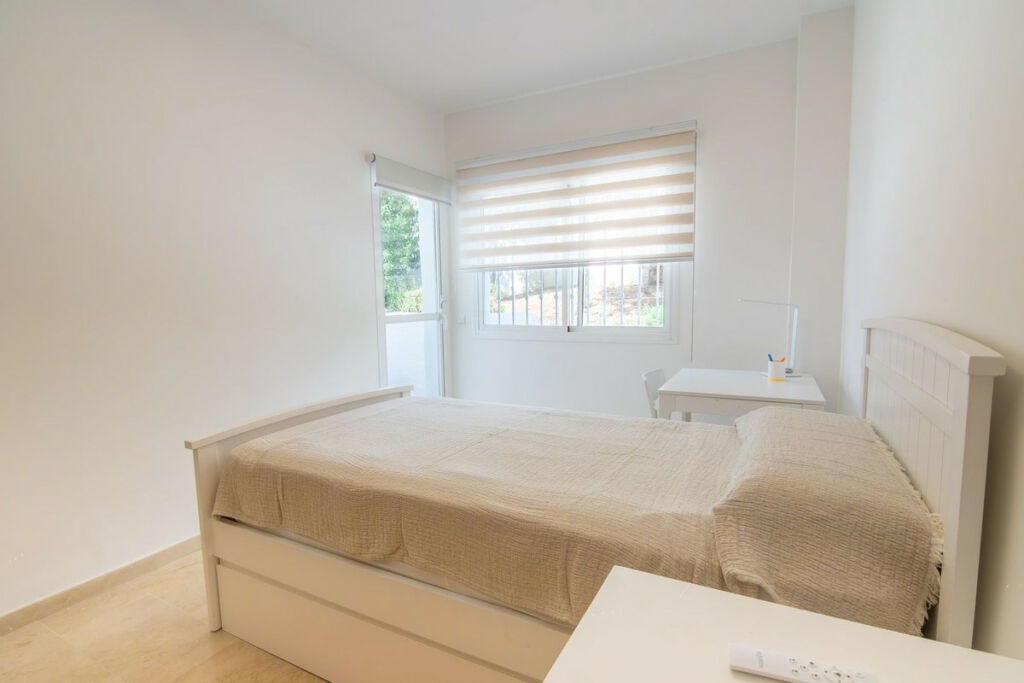Middle Floor Apartment Estepona Málaga - image 15