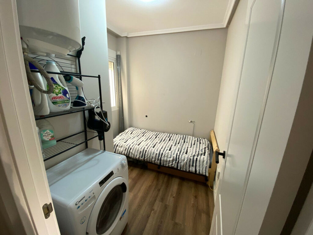 Middle Floor Apartment Torrevieja Alicante - image 15