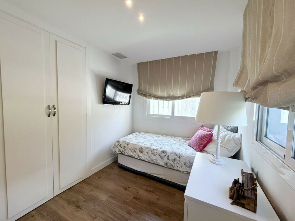 Middle Floor Apartment La Quinta Málaga - image 15