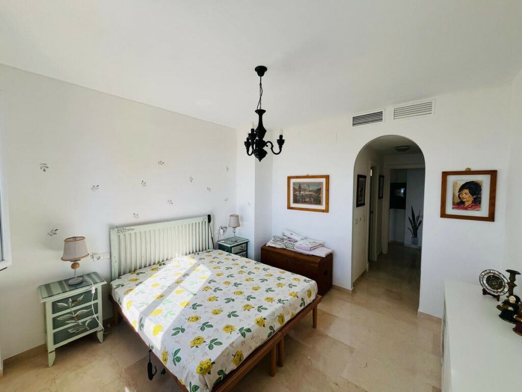 Penthouse Manilva Málaga - image 15