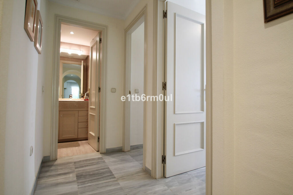 Middle Floor Apartment The Golden Mile Málaga - image 15