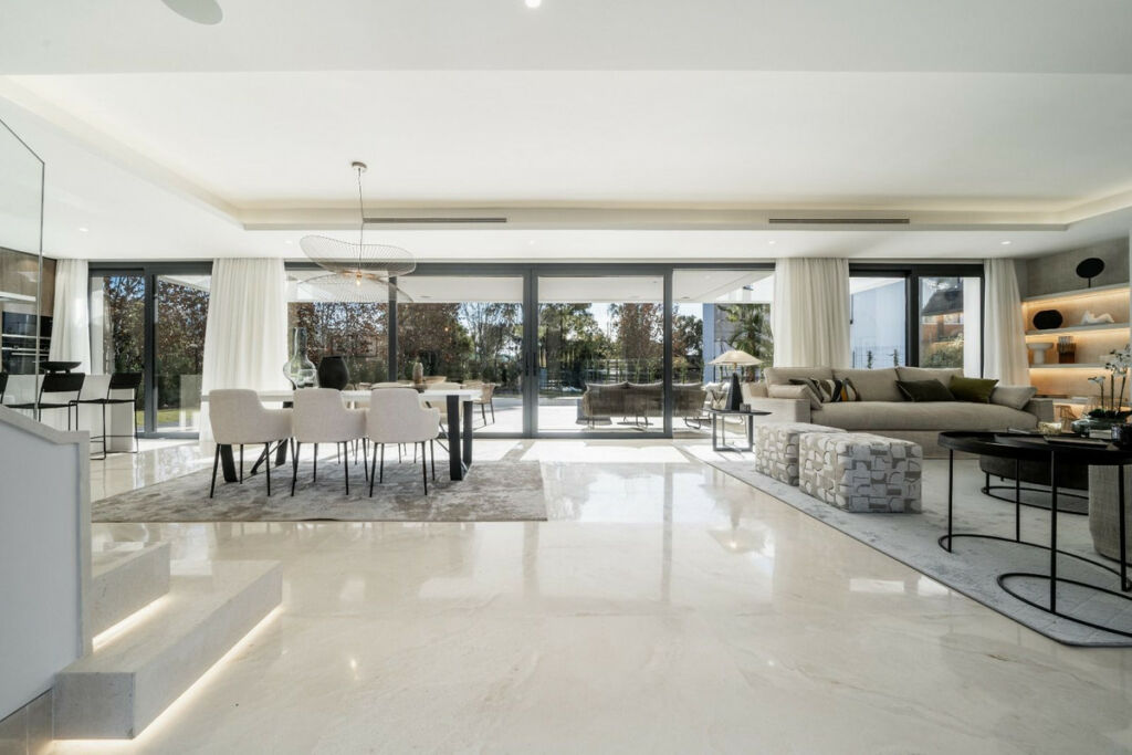Detached Villa El Paraiso Málaga - image 15