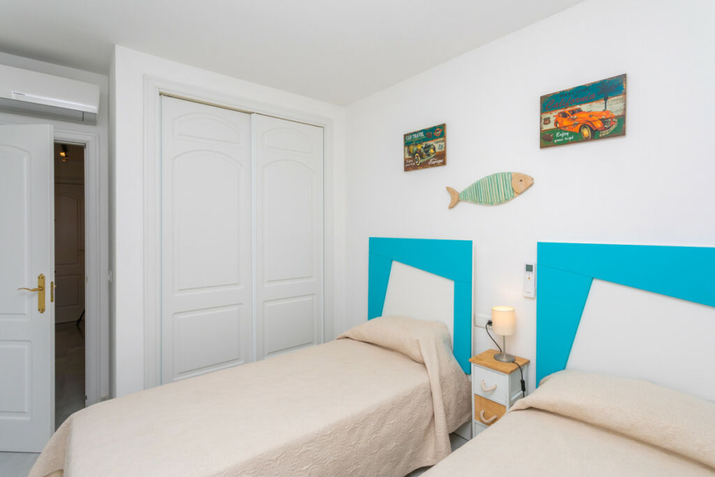 Middle Floor Apartment Calahonda Málaga - image 15