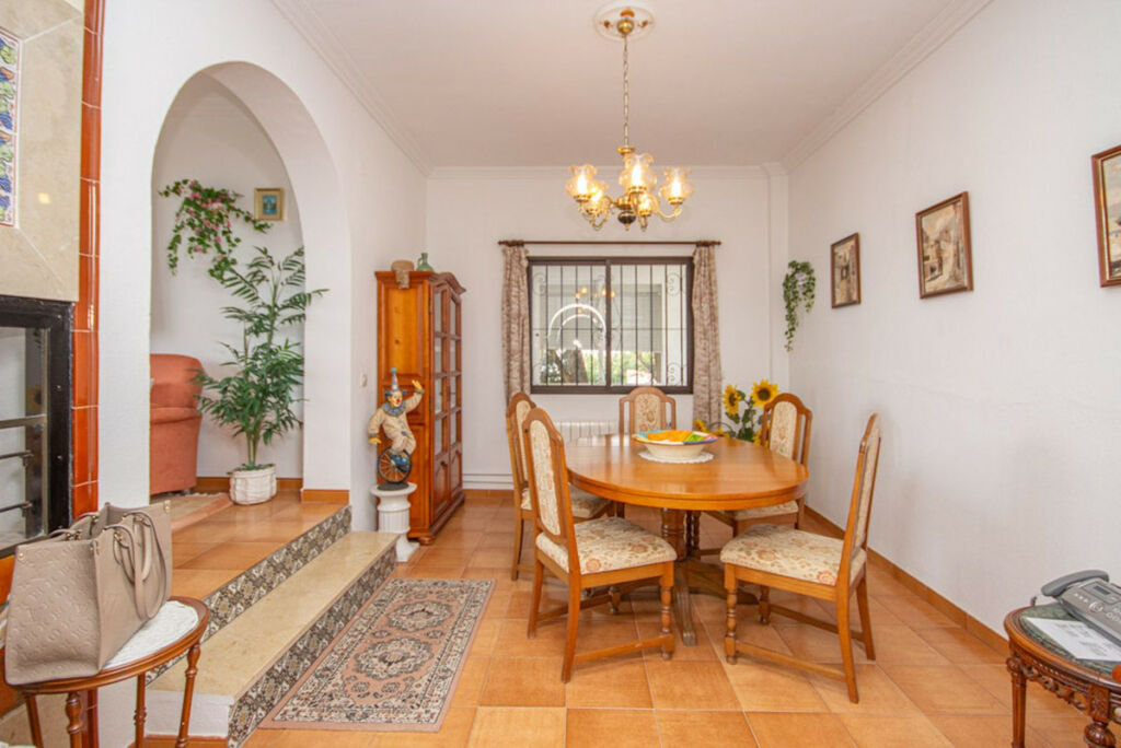 Detached Villa Estepona Málaga - image 15