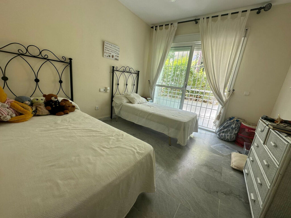 Middle Floor Apartment Guadalmina Baja Málaga - image 15