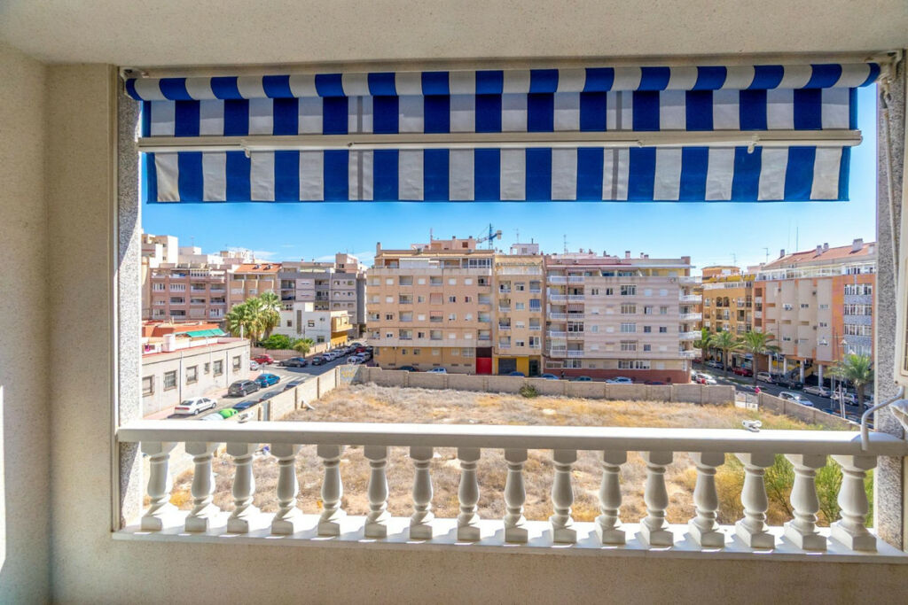 Middle Floor Apartment Torrevieja Alicante - image 11