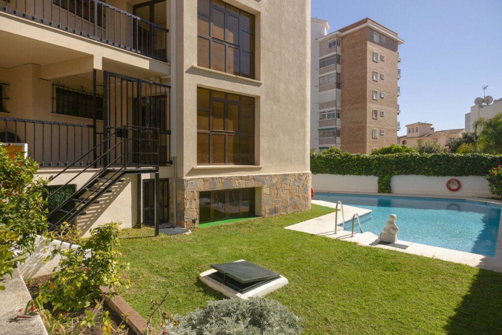 Middle Floor Apartment Montemar Málaga - image 15
