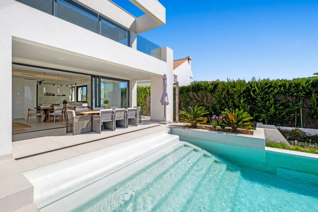 Detached Villa Riviera del Sol Málaga - image 15