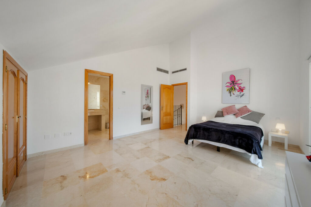 Penthouse Duplex Nueva Andalucía Málaga - image 15
