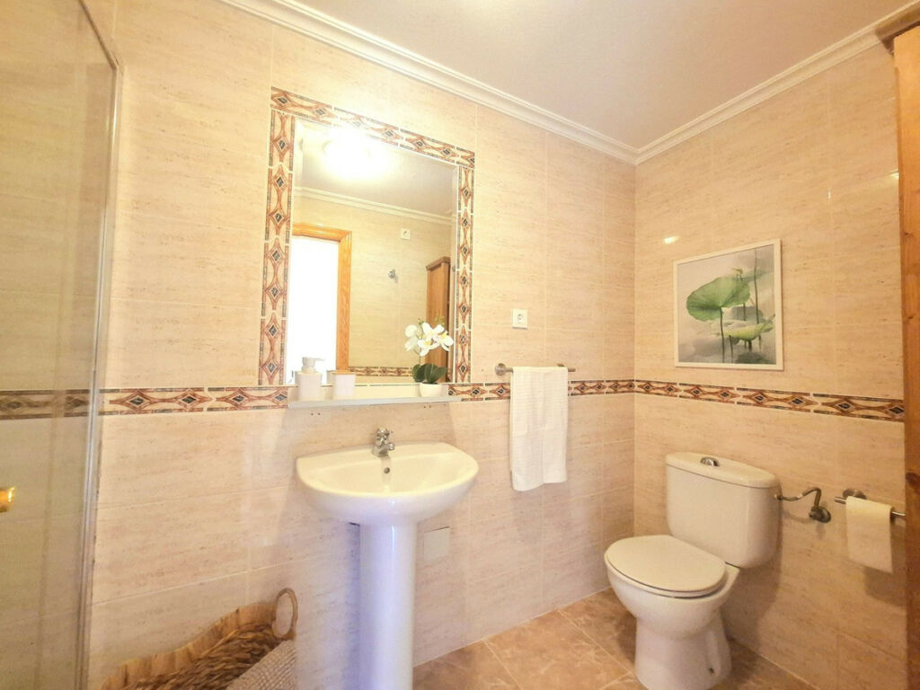 Middle Floor Apartment Torrevieja Alicante - image 15