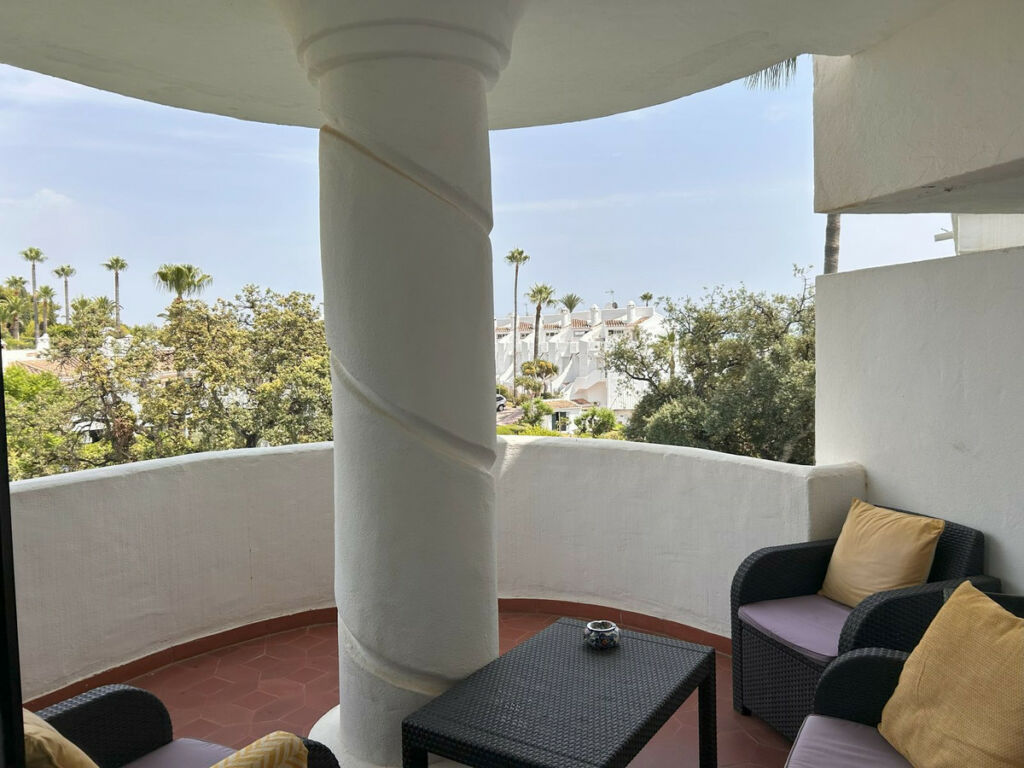 Middle Floor Apartment Calahonda Málaga - image 15