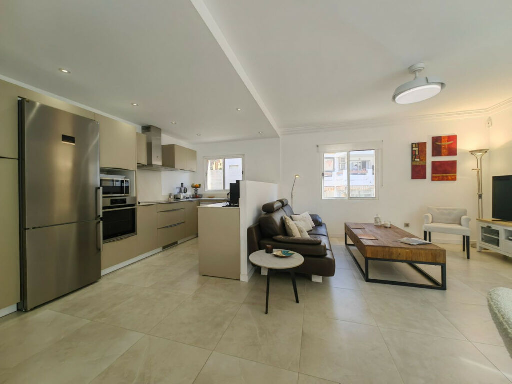 Middle Floor Apartment Estepona Málaga - image 15
