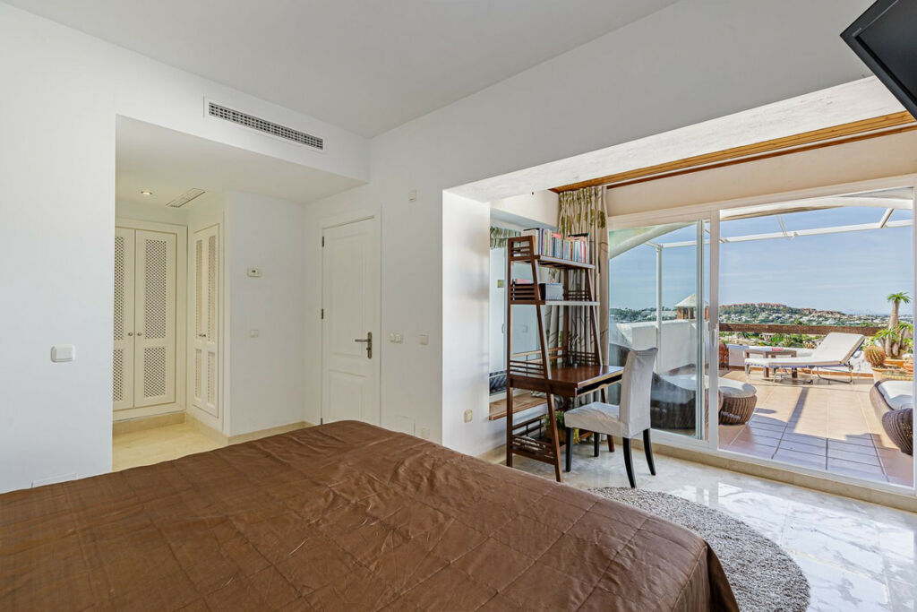 Penthouse Duplex Nueva Andalucía Málaga - image 13