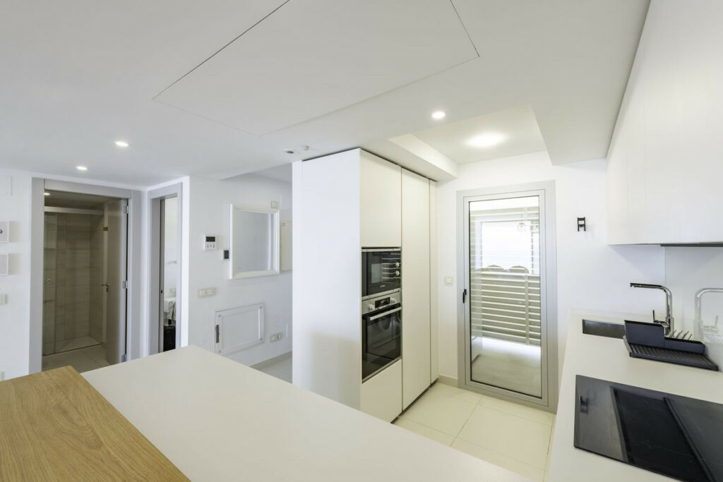 Middle Floor Apartment Higueron Málaga - image 15