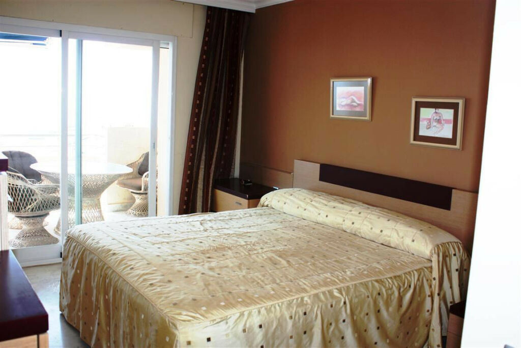 Middle Floor Apartment Puerto Banús Málaga - image 15