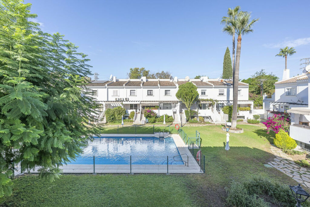 Semi-Detached House Nueva Andalucía Málaga - image 15