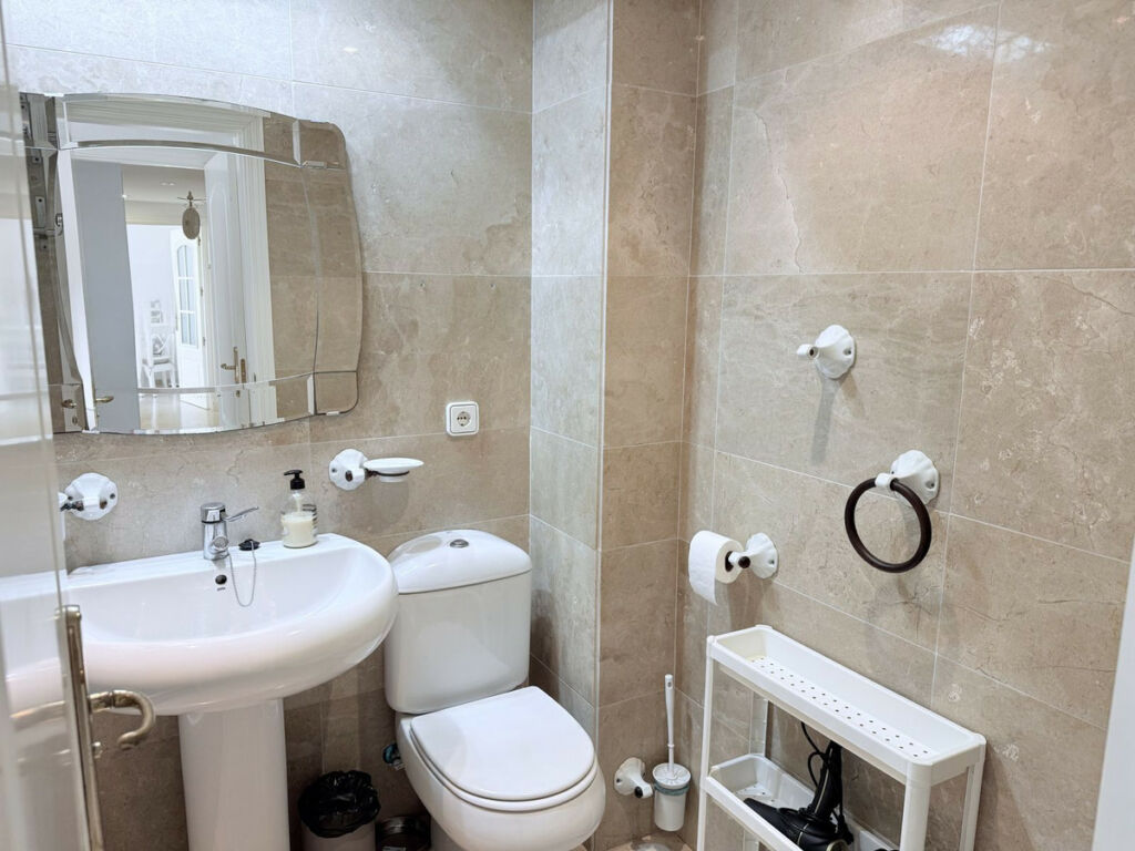 Middle Floor Apartment La Duquesa Málaga - image 15