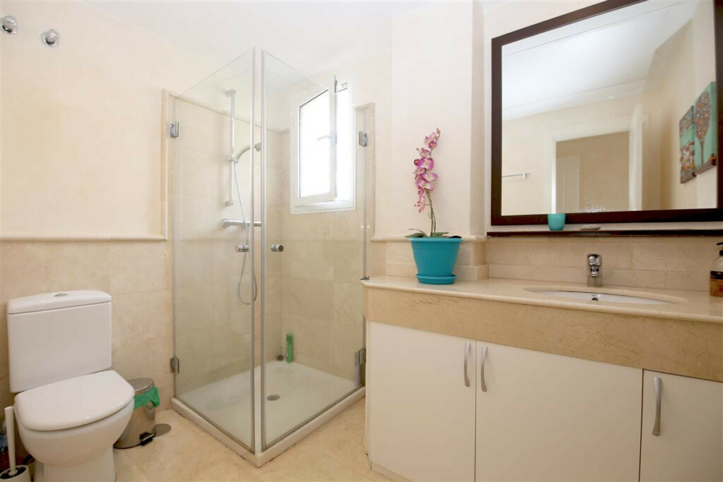 Middle Floor Apartment Marbella Málaga - image 15