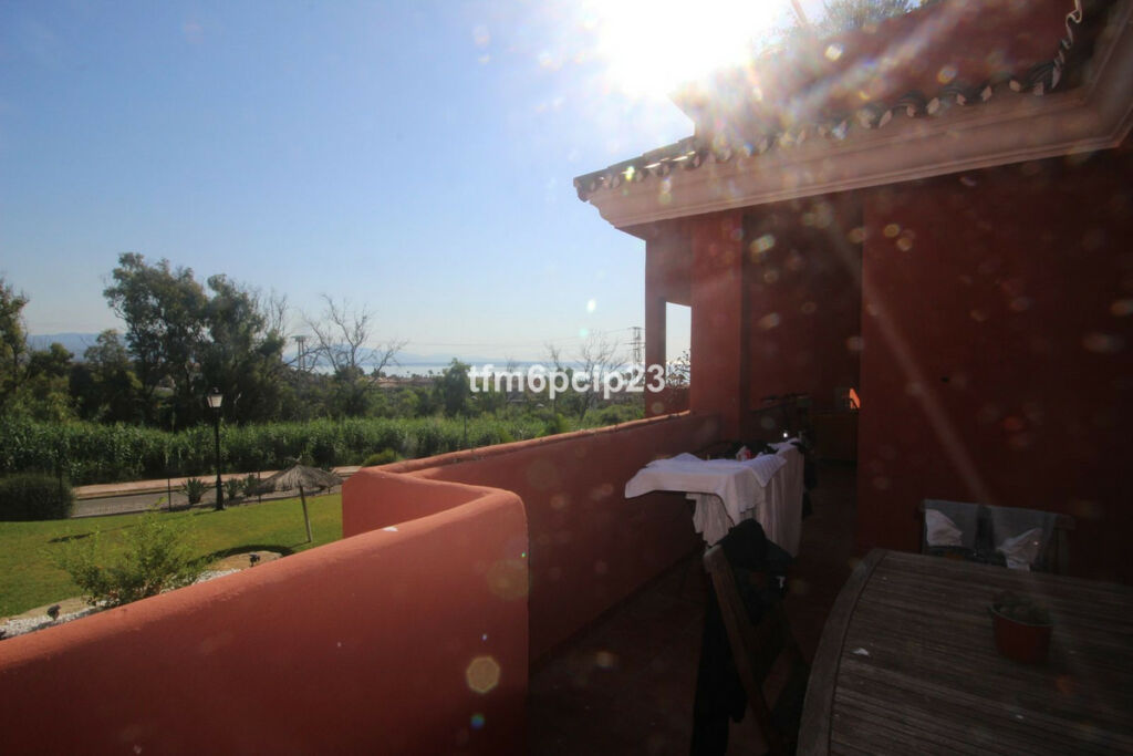 Middle Floor Apartment La Duquesa Málaga - image 15