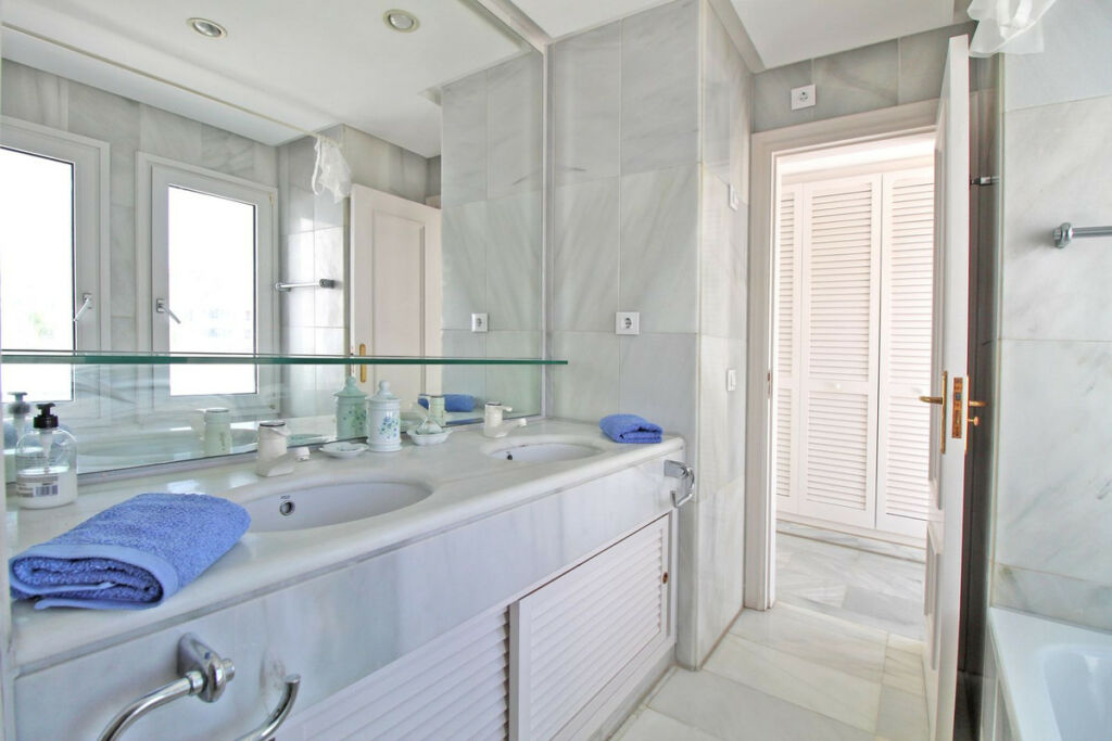 Penthouse Duplex The Golden Mile Málaga - image 21