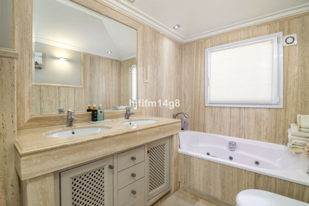 Penthouse Duplex Nueva Andalucía Málaga - image 15