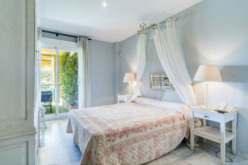 Middle Floor Apartment Bahía de Marbella Málaga - image 15