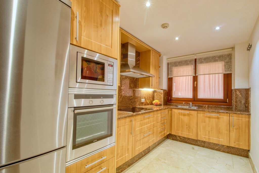 Middle Floor Apartment Estepona Málaga - image 15