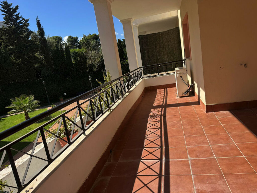 Middle Floor Apartment Las Brisas Málaga - image 15