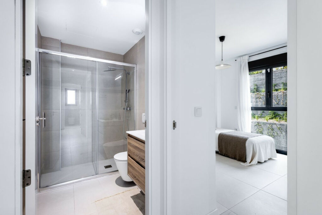 Middle Floor Apartment Higueron Málaga - image 15