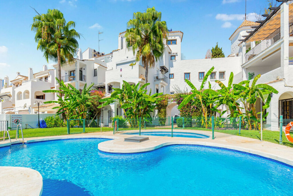 Ground Floor Apartment Puerto Banús Málaga - image 2