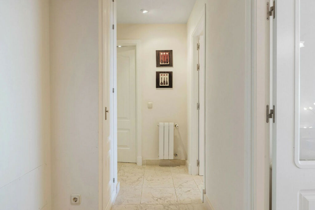 Middle Floor Apartment Los Flamingos Málaga - image 15