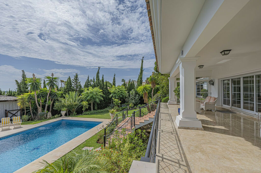 Detached Villa El Paraiso Málaga - image 15